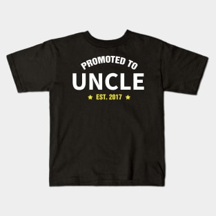 PROMOTED TO UNCLE EST 2017 gift ideas for family Kids T-Shirt